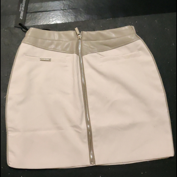 Skirt - Picture 2 of 3